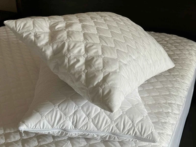 Pinsonic Quilted Pillow Cover