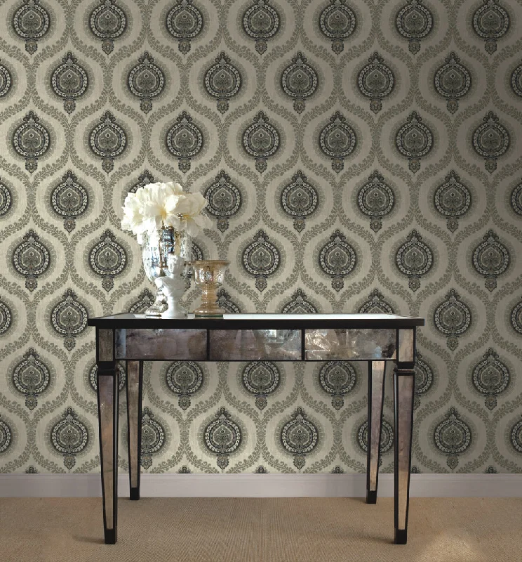 Medallion Ogee Wallpaper in Silver from the Caspia Collection